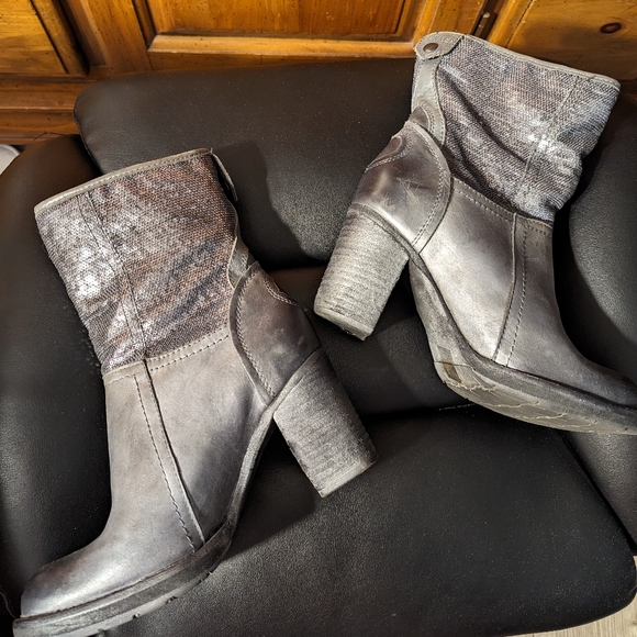 Ladies boots - Picture 1 of 2